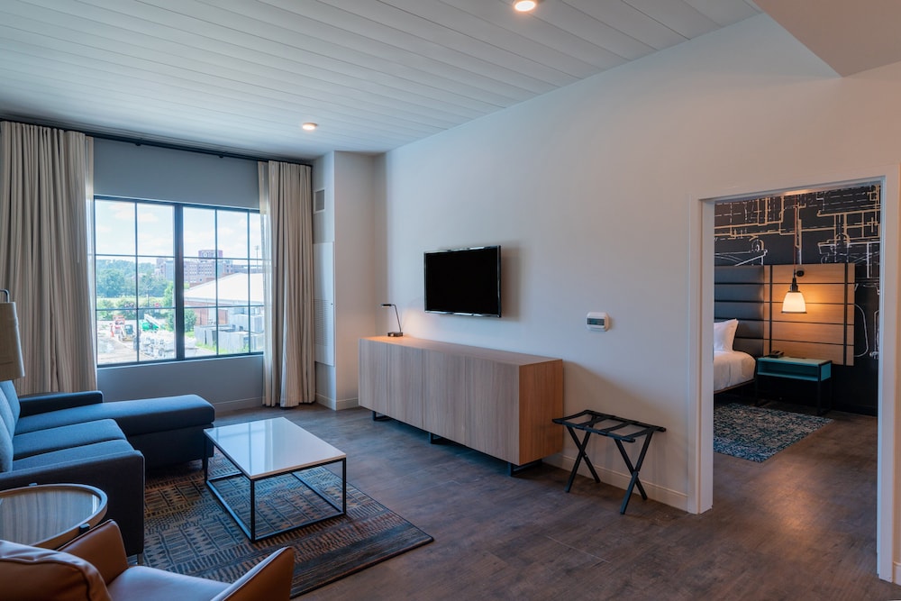 Hotel Indigo Tallahassee Collegetown by IHG - photo 6