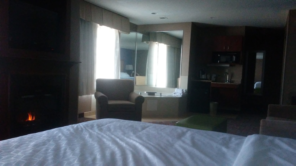 Holiday Inn Express Hotel & Suites Manchester Airport by IHG - photo 8