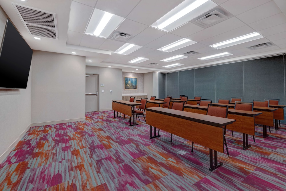 Home2 Suites by Hilton Las Vegas I 215 Curve - photo 43