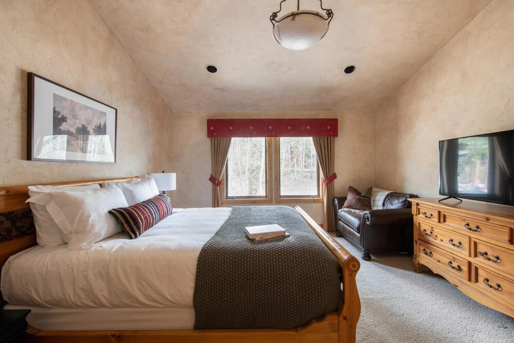 Cherry Ridge by Avantstay Incredible Mountain Mansion w Game Room Hot Tub & Views - photo 6