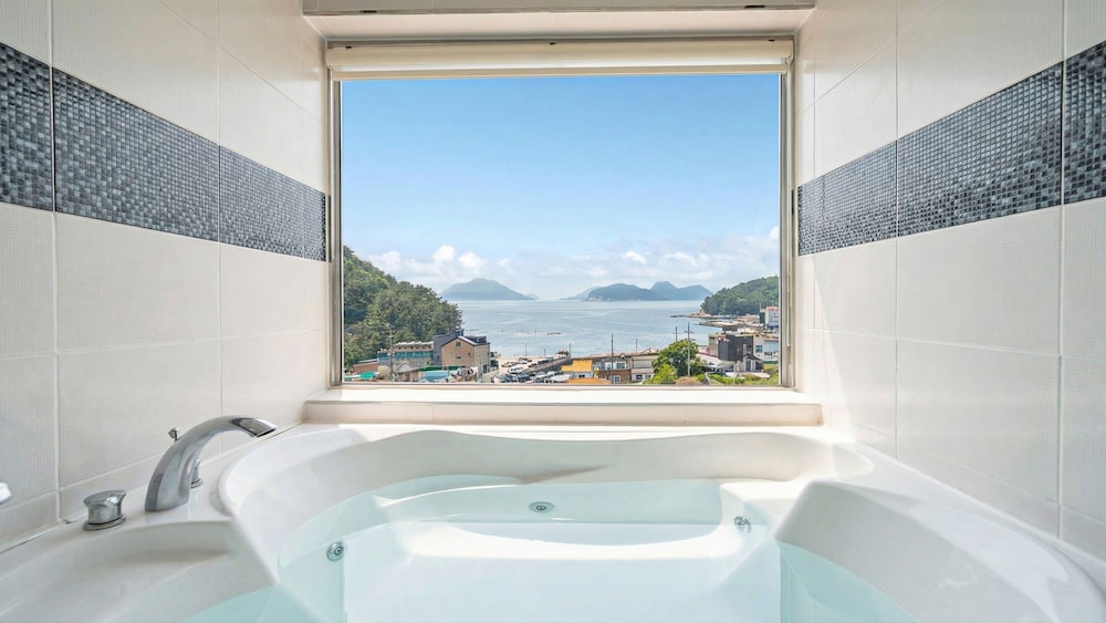 The Green Pension Geoje — 4-Star Luxury Hotel in Changwon, South Korea