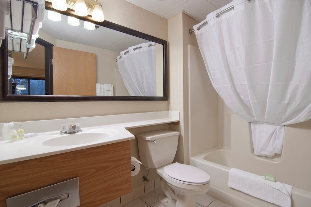 Boarders Inn & Suites by Cobblestone Hotels Faribault - photo 44