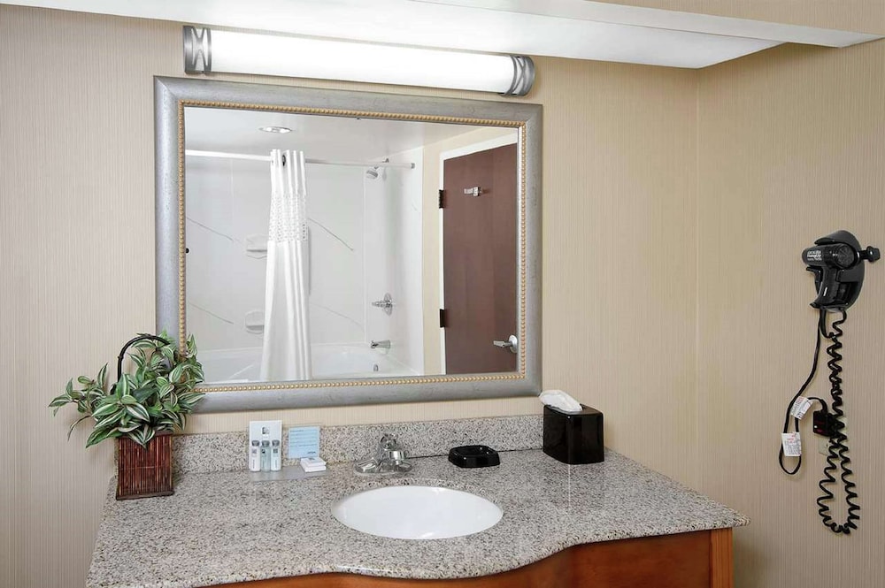 Hampton Inn Asheboro - photo 24