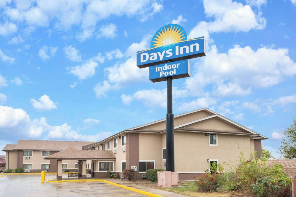 Days Inn by Wyndham Topeka - featured photo