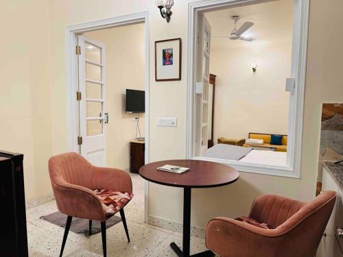 Cosy Box Basement Apartment — 4-Star Luxury Hotel in New Delhi, India