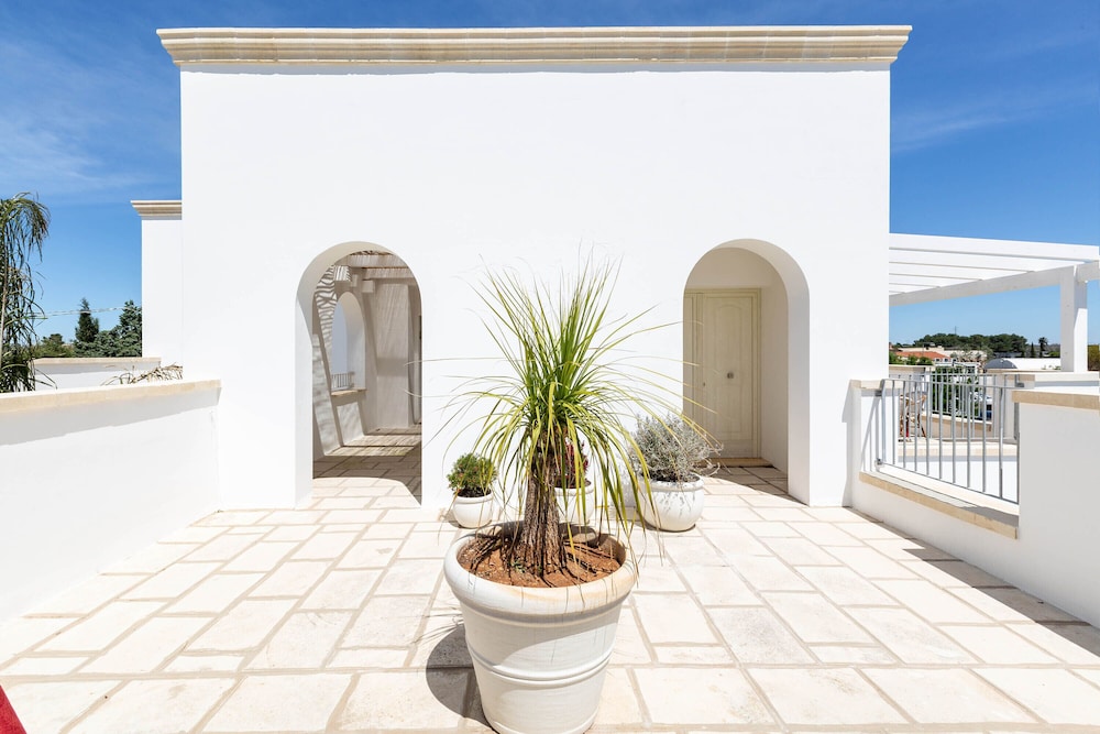 1913 B&B I Tarocchi Camera Quadrupla con Terrazza — 4-Star Luxury Hotel in Nardo, Italy