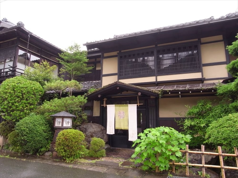 Hazuki - carbon neutral hotel in Shinshiro
