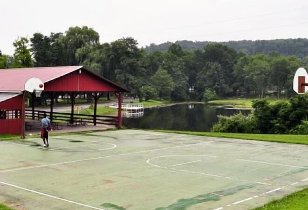 Hershey Camping Resort Park Model 6 - photo 8