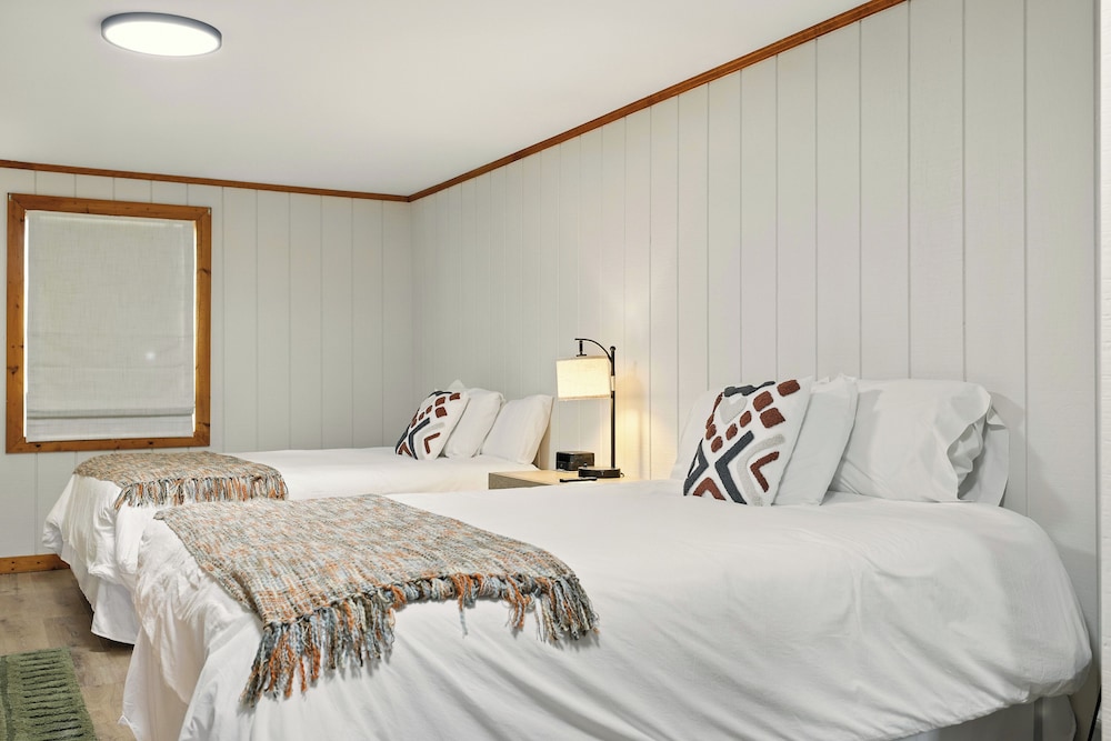 Hillside Motel LLC - photo 89