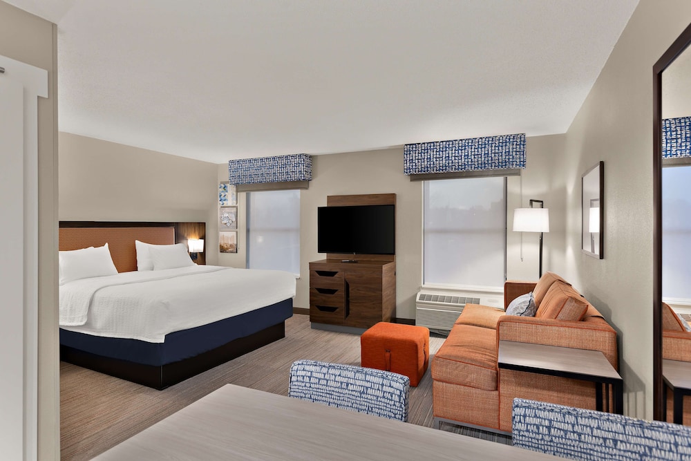 Hampton Inn & Suites by Hilton Petoskey - photo 33