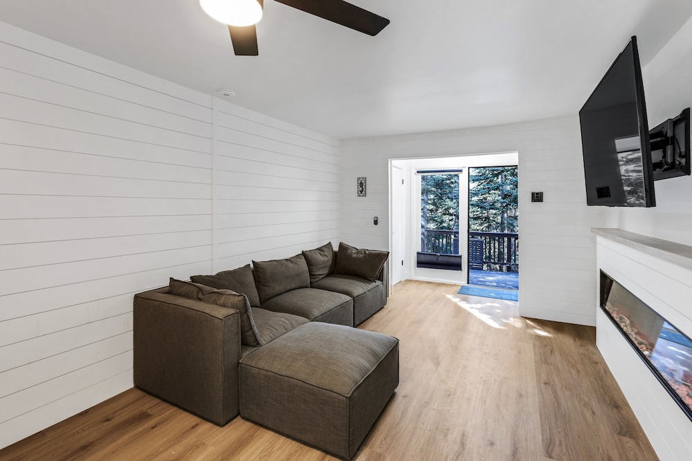 Beautiful Ski in ski out Condo Located On The Eagle Point Resort 1 Bedroom Condo by RedAwning - photo 8