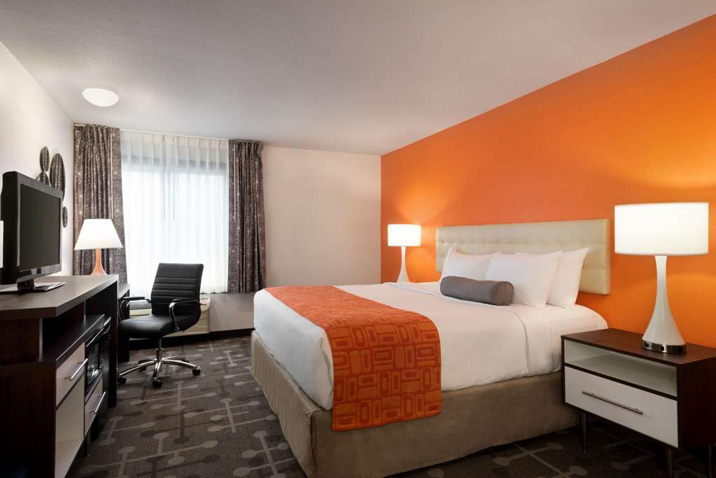 Howard Johnson by Wyndham Appleton - photo 12