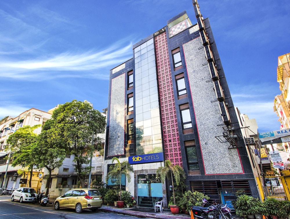 FabHotel Suncourt Karol Bagh