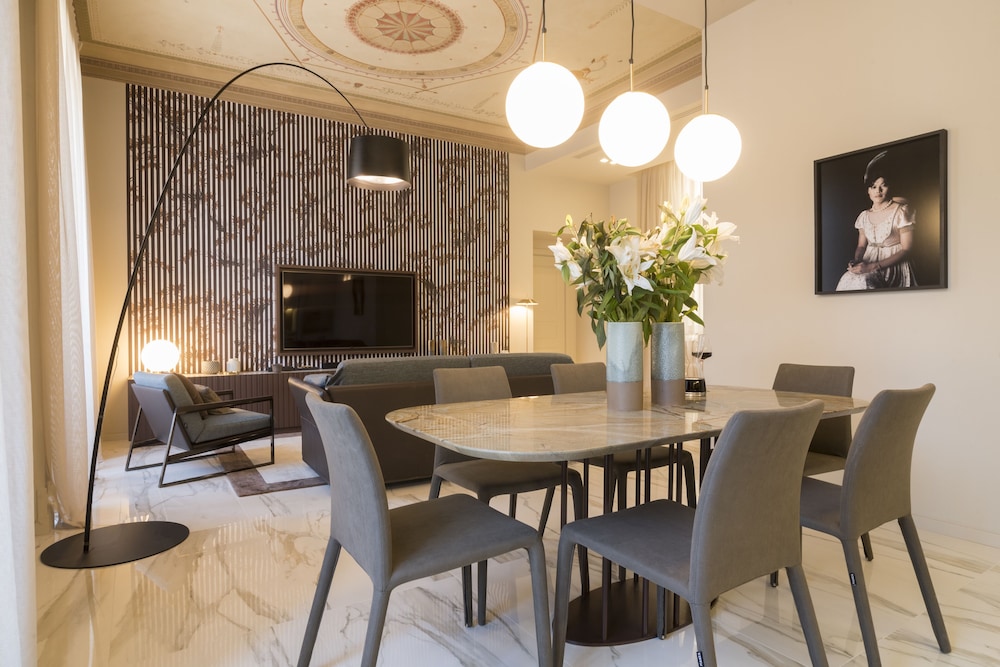 MyHomeInComo Ivory Suite — 4-Star Luxury Hotel in Como, Italy