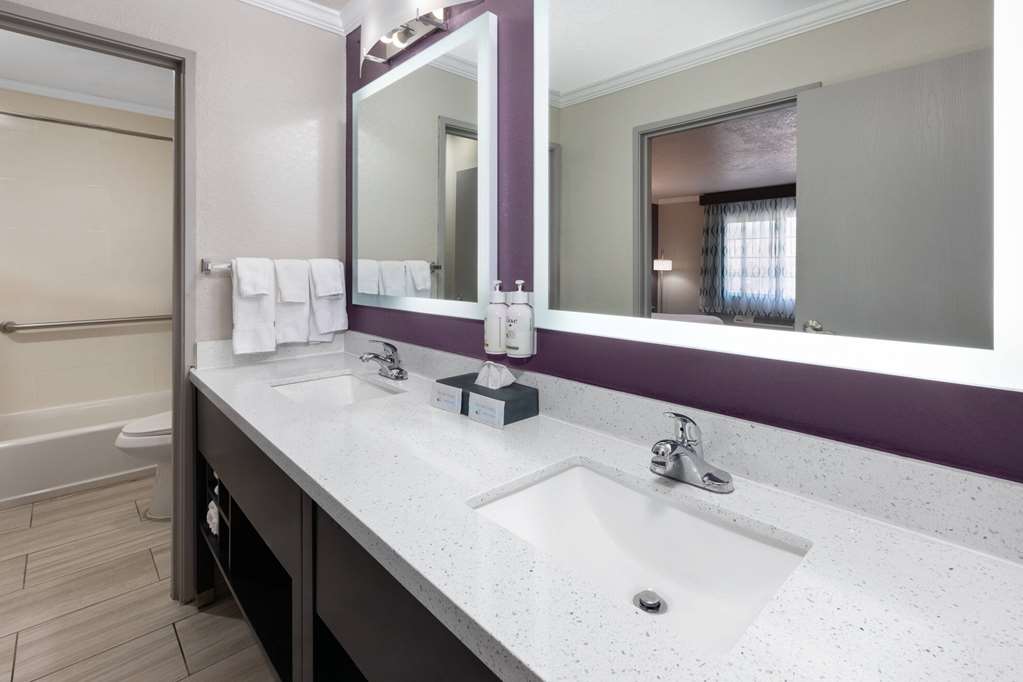 La Quinta Inn & Suites by Wyndham North Orem - photo 25