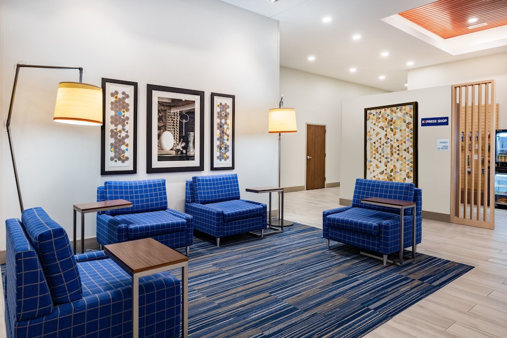Holiday Inn Express & Suites Lincoln Downtown by IHG - photo 40