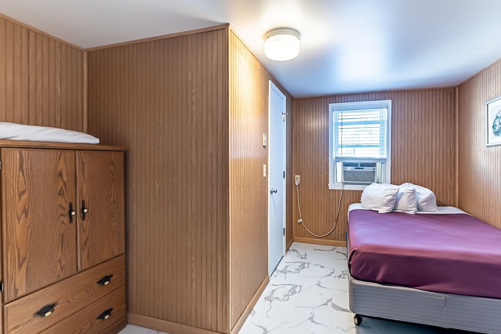 Boardwalk Sand & Surf Inn Oceanfront - photo 14