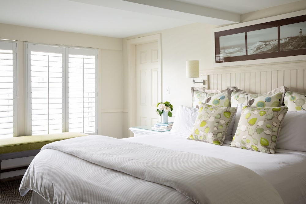 Vineyard Square Hotel & Suites - photo 11
