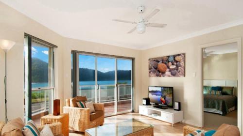 By The Beach Waterfront Ettalong Beach — Ettalong Beach