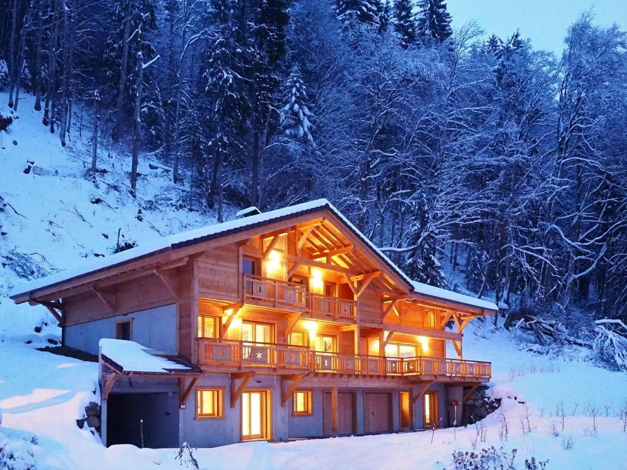 Chalet Arpitan Les Carroz Grand Massif — 4-Star Luxury Hotel in Cluses, France