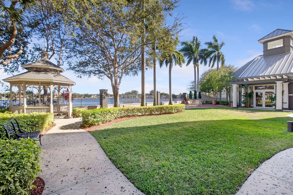 La Quinta Inn & Suites by Wyndham Ft. Lauderdale Airport - photo 30