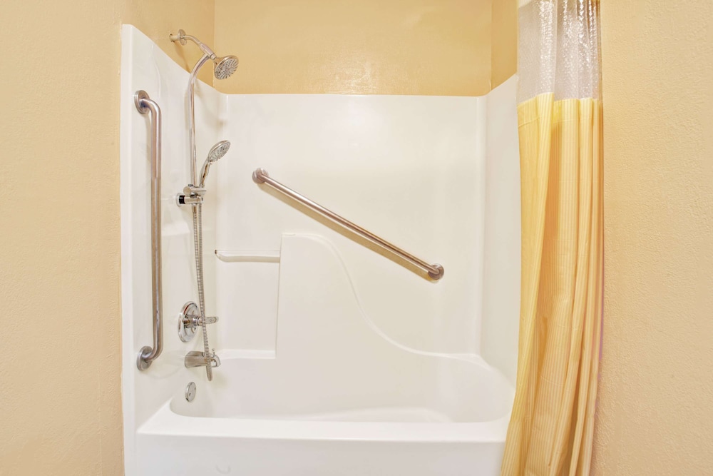 Days Inn by Wyndham Marietta White Water - photo 14