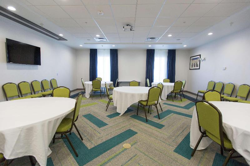 Hampton Inn & Suites Stroud - photo 157