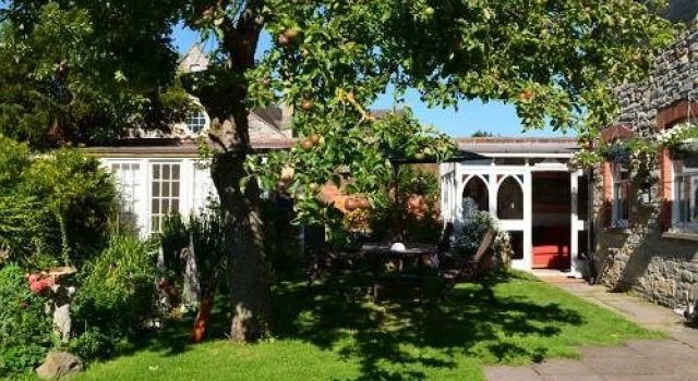 Daisy Centre Retreat in Glastonbury, United Kingdom