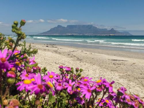 Complete self catering apartment close to the beach