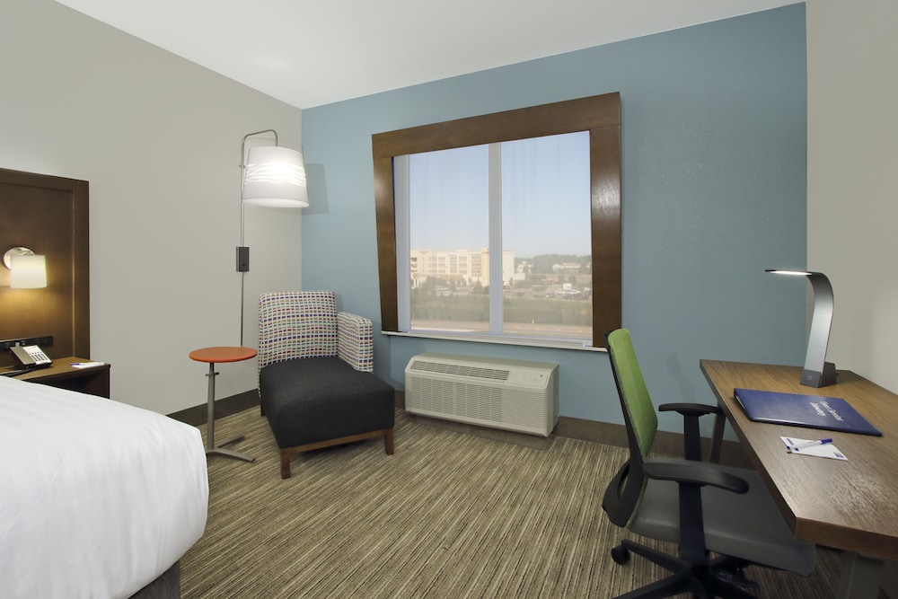 Holiday Inn Express & Suites Columbus North by IHG - photo 7