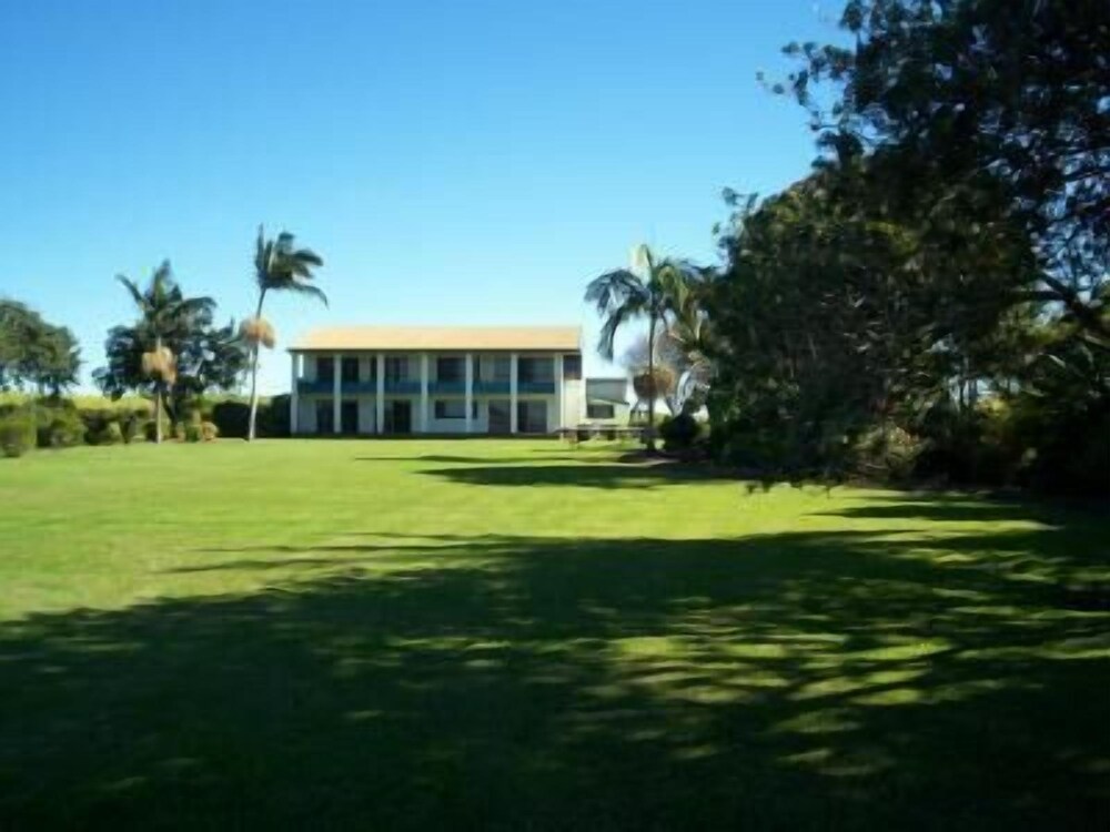 Rubyanna Rise Bed & Breakfast — 4-Star Luxury Hotel in Bundaberg, Australia