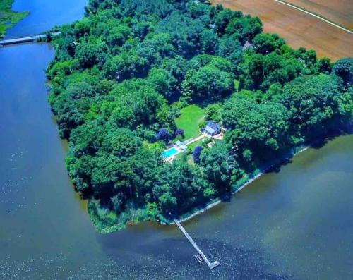 Blake House Historic Estate with Private Inn — 4-Star Luxury Hotel in Centreville, United States