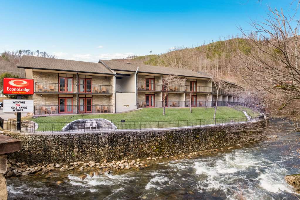 Econo Lodge Inn & Suites On The River - carbon neutral hotel in Gatlinburg