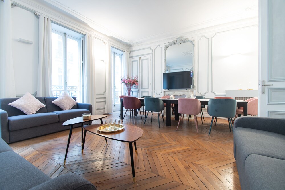 Dreamyflat Champs Elysées III - last minute hotel in Paris
