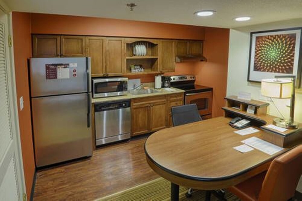 Albany Airport Inn and Suites - photo 8