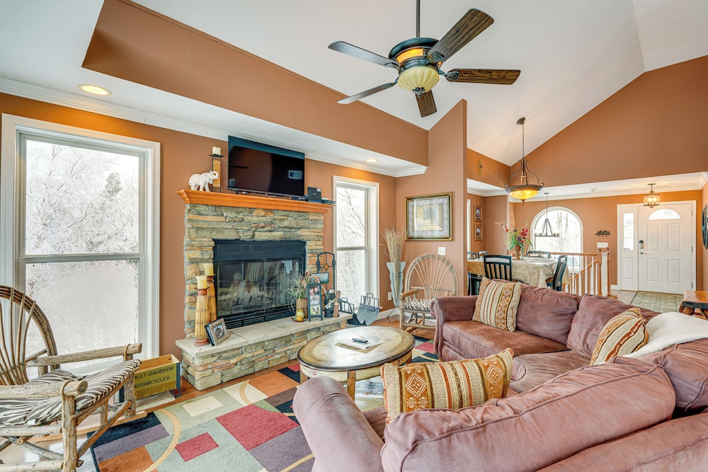 2 Mi to Ski Resort: Beech Mtn Home w Fire Pit - photo 5