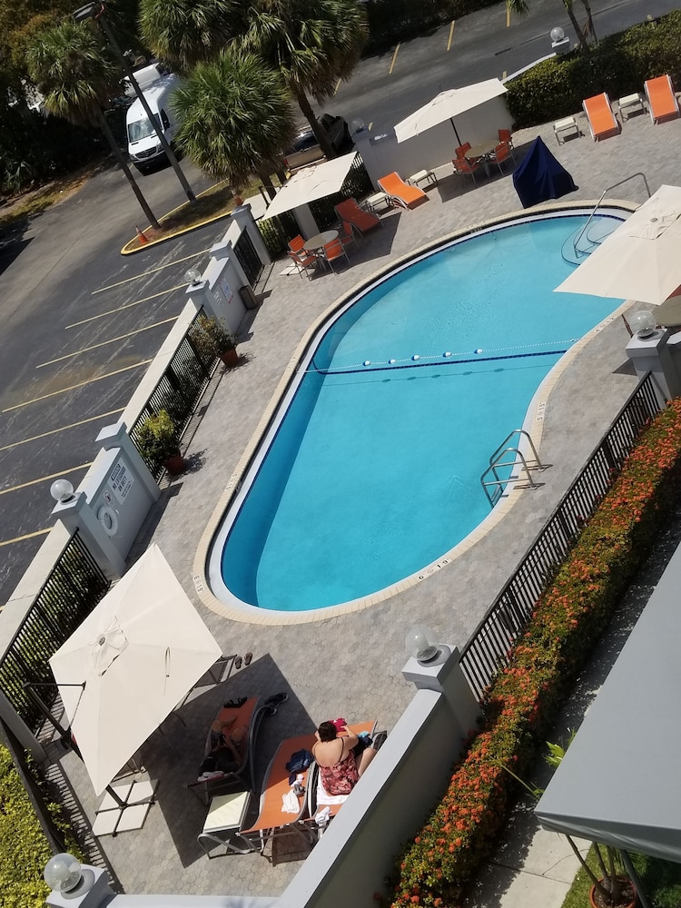 Holiday Inn Express & Suites Miami Hialeah by IHG - photo 65