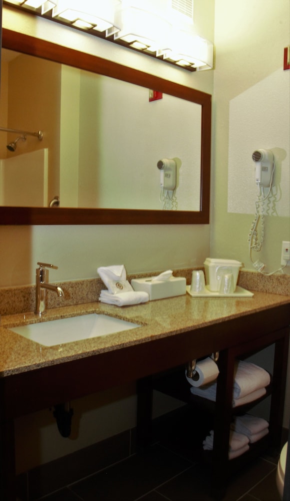 Comfort Inn Medford North - photo 35