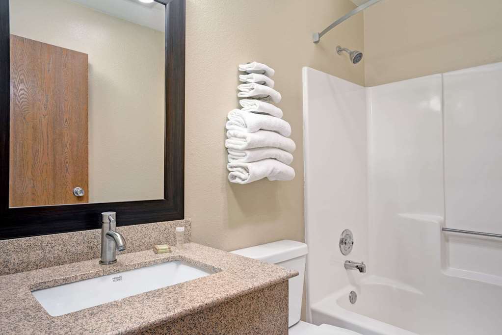 Super 8 by Wyndham Melrose - photo 12
