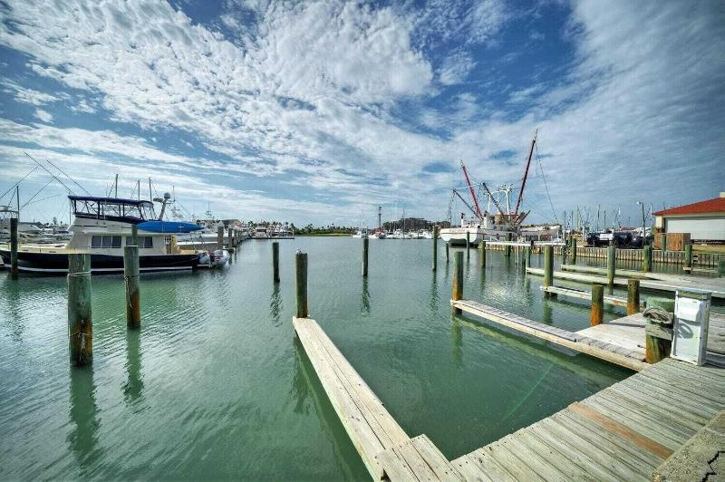 Reel Life Dreams by Avantstay Pool Near Beach - photo 78