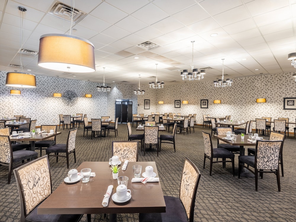 Crowne Plaza Milwaukee Airport by IHG - photo 45