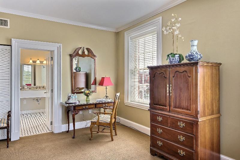 The Presidents Quarters Inn - photo 38