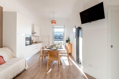 StayEasy M3 PortaRomana Bella 2 Bedrooms 2 baths — 4-Star Luxury Hotel in Milan, Italy