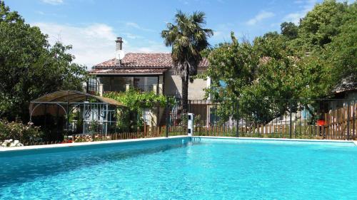 Mas des TRAVES Anduze avec piscine — hotel in La Tour