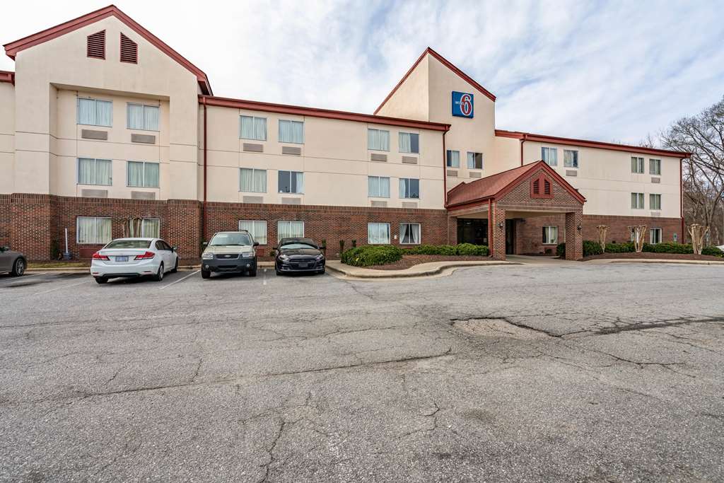 Motel 6 Rocky Mount NC - featured photo