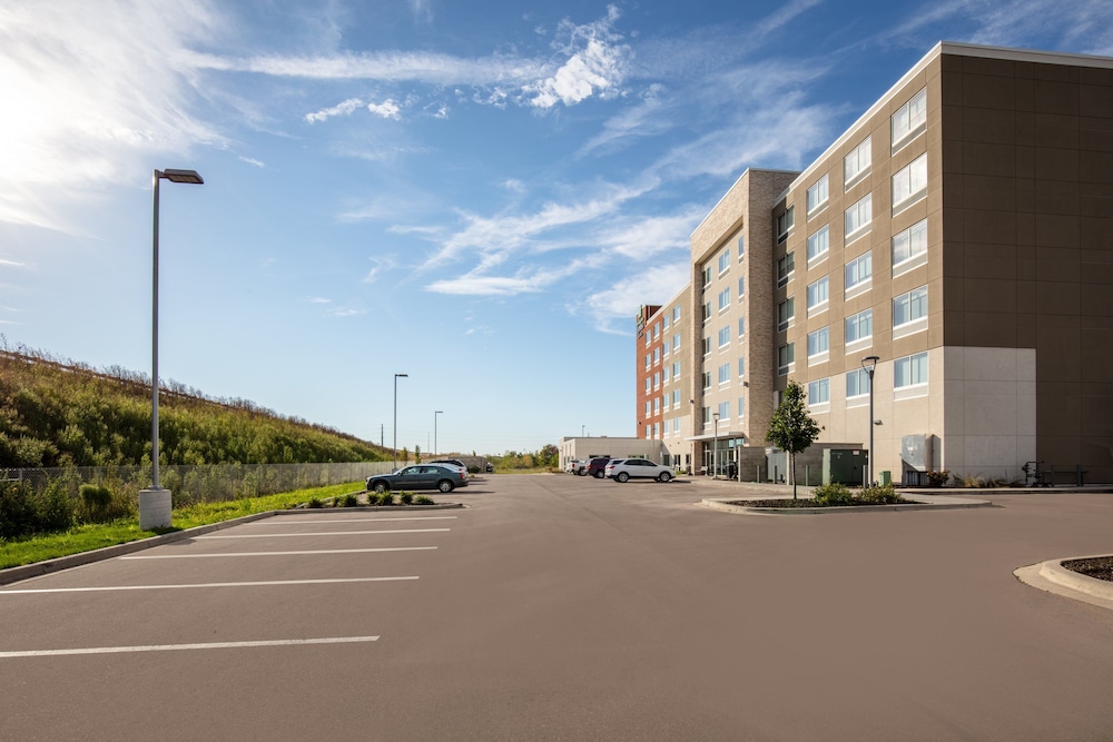 Holiday Inn Express & Suites Beloit by IHG - photo 44