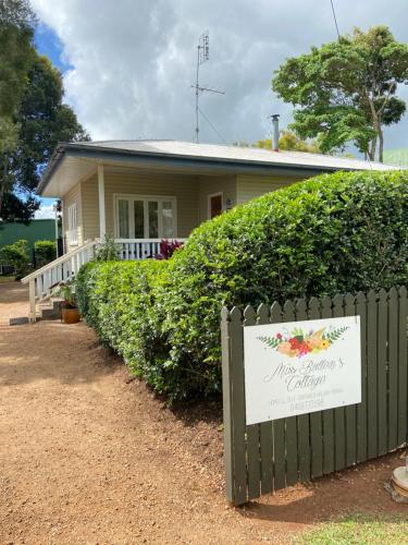 Miss Bullens Cottage — 4-Star Luxury Hotel in Yungaburra, Australia