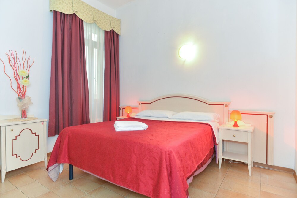 Gisa Apartment — 4-Star Luxury Hotel in Rome, Italy