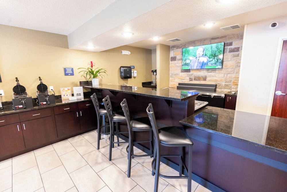 Cobblestone Inn & Suites Winters - photo 16