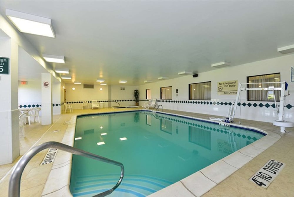 Hampton Inn Sturgis Lagrange Area - photo 25